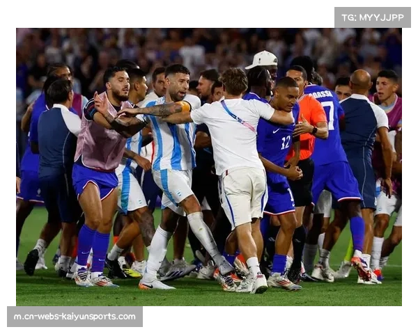 阿斯报道警方介入国家德比赛后冲突 及时分开双方球员防止事态升级